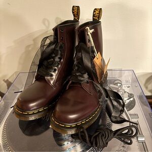 NWT Dr. Martens 1460 Burgundy Smooth Leather 8 Eye Boots UK 5 | EU 38 | US 7